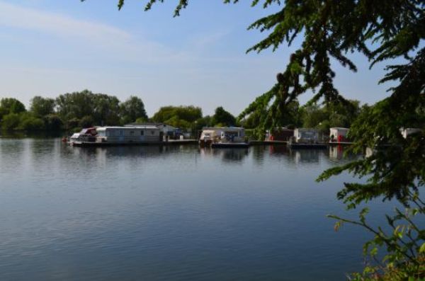 Wyton Lakes Holiday Park 15419