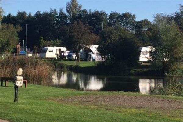 Wyton Lakes Holiday Park 15421