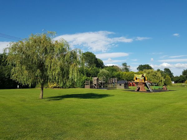 Lakeside Fisheries and Caravan Park 15689