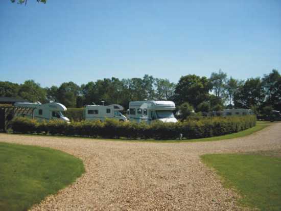 Lamb Cottage Caravan Park 9815